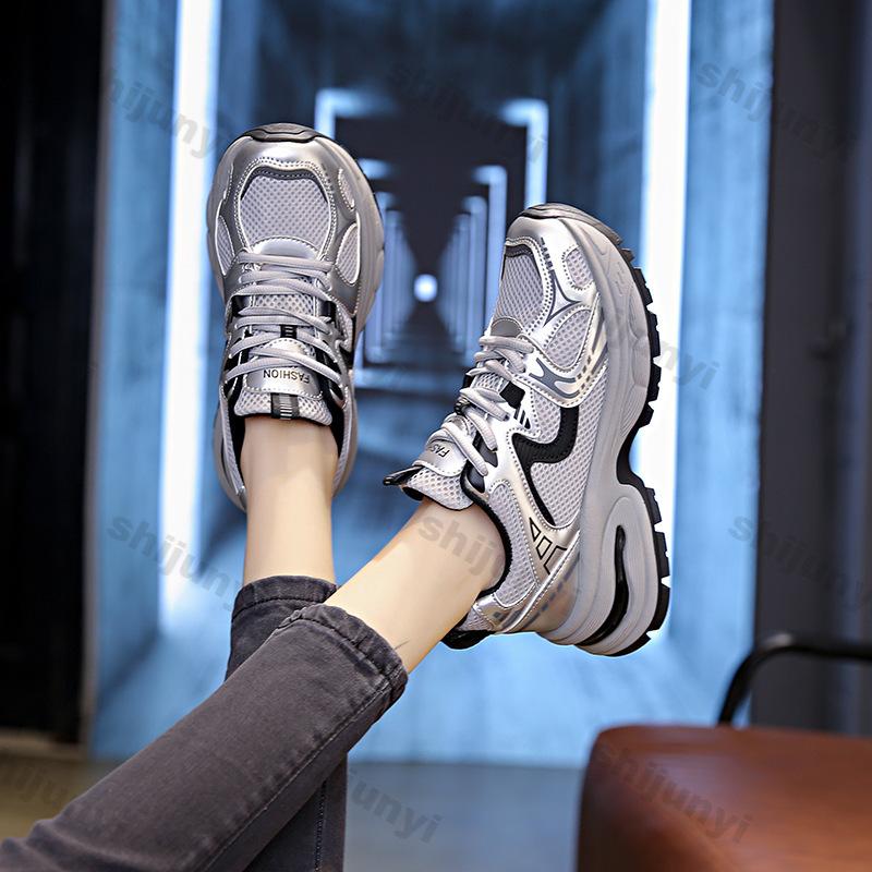 Модные женские модные кроссовки на платформе Женские 2025 Весенние дышащие сетчатые повседневные спортивные туфли Женские для отдыха на шнуровке Обувь на толстой подошве