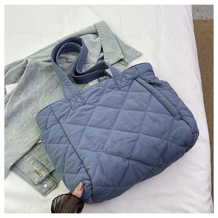 2023 Женская стеганая нейлоновая сумка-тоут большой вместимости - Универсальная модная плечевая сумка для осени/зимы