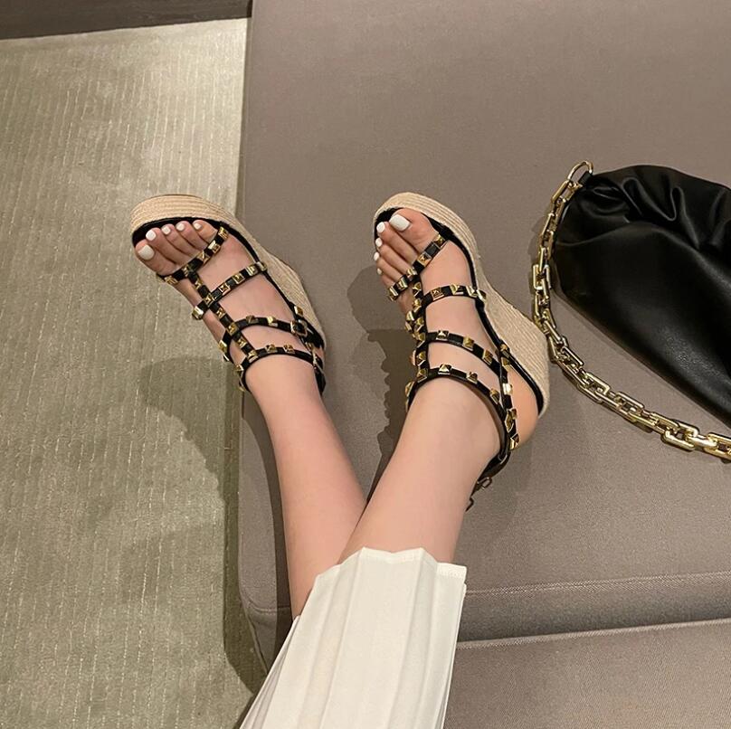 2024 Summer Women Sandals Pointed Toe Slingback Female Casual Outdoor Slides Slippers Metal Chain Flats with Shoes Ladies Mules