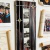 Яркая акриловая рама для фотобудки с подвесной цепочкой Вертикальная настенная галерея Рамка для фотополосок Для настенного или оконного дисплея
