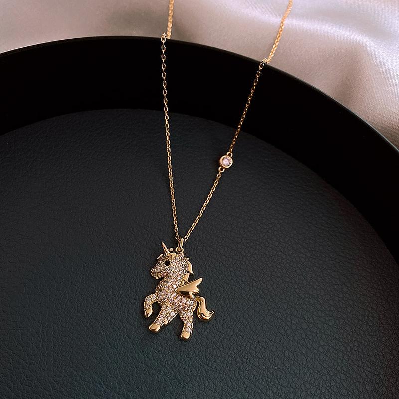 Fashion Cubic Zircon Flying Horse Necklace Gold Plated Cute Horse Pendant for Women Personality Animal Jewelry Anniversary Gift