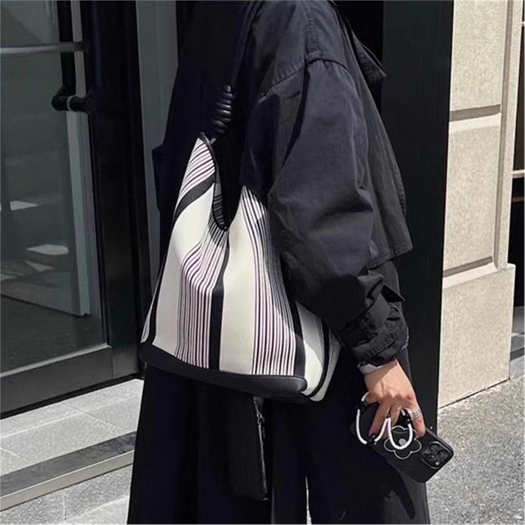 Tote Bag Large Capacity Shoulder Niche Design Bucket Bag Tote Bag Stripe Women Clash Colour Tote Underarm Commuter Bag