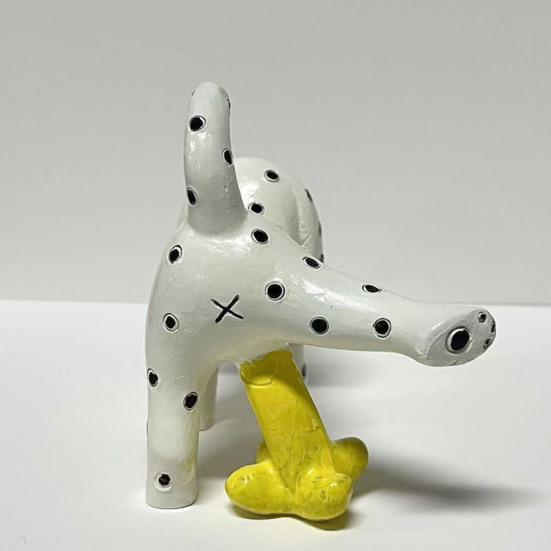 Украшение в виде писающей пятнистой собаки из смолы, фигурка щенка далматина, мультяшная писающая статуя далматина для украшения стола в саду и в помещении