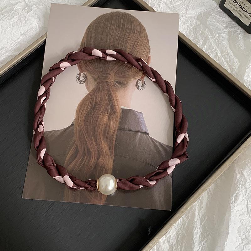 Pearl Necklace Twist Silk Scarf High-end Neck Protection Scarf with Shirt Magnetic Silk Scarf Simple Scarf Collarbone Chain