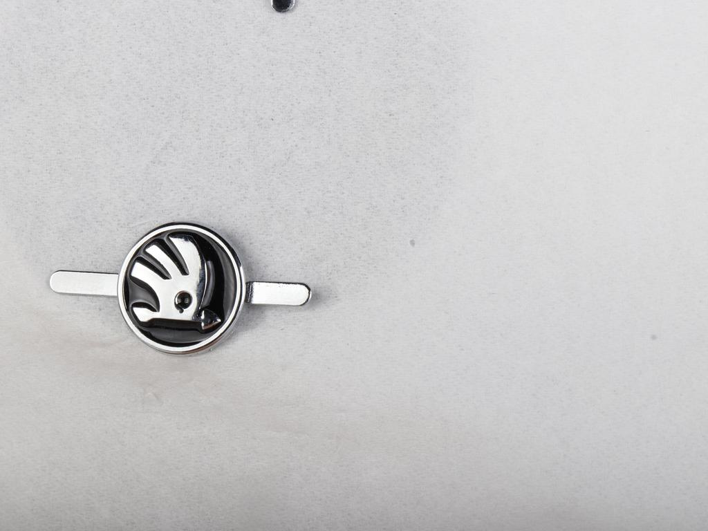 HIAQ2 For Skoda VRS Octavia Fabia Kamiq Super Rapid Yeti VII 3D Metal Car Styling Mini Emblem Badge Decoration Auto Refit Accessories
