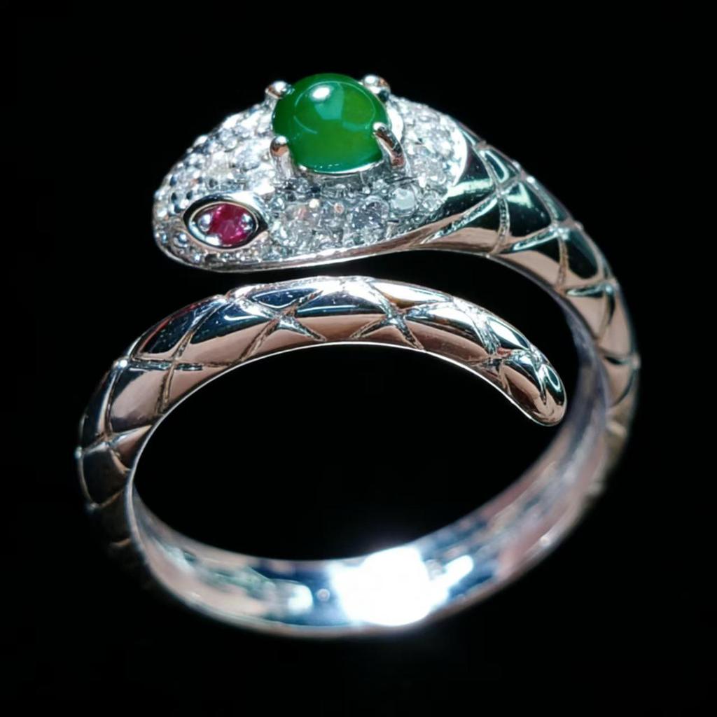 Yang Green Jade Spirit Snake Adjustable Women's Ring - Elegant Design, Versatile and Luxurious Jade Inlay.