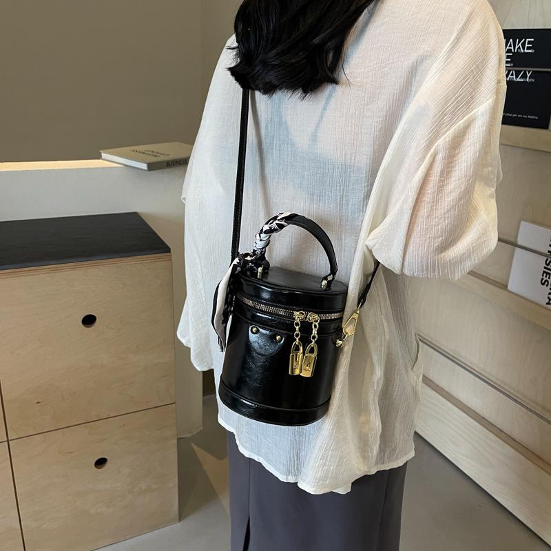 Portable Bucket Bag Women'S Bag High-End Sense Niche Shoulder Bag Versatile Messenger Bag