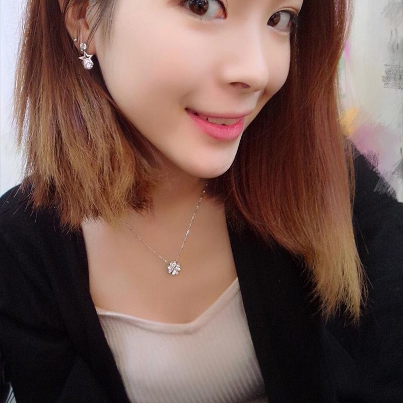 Модный кулон в виде клевера со сверкающими драгоценными камнями Стильное и милое ожерелье