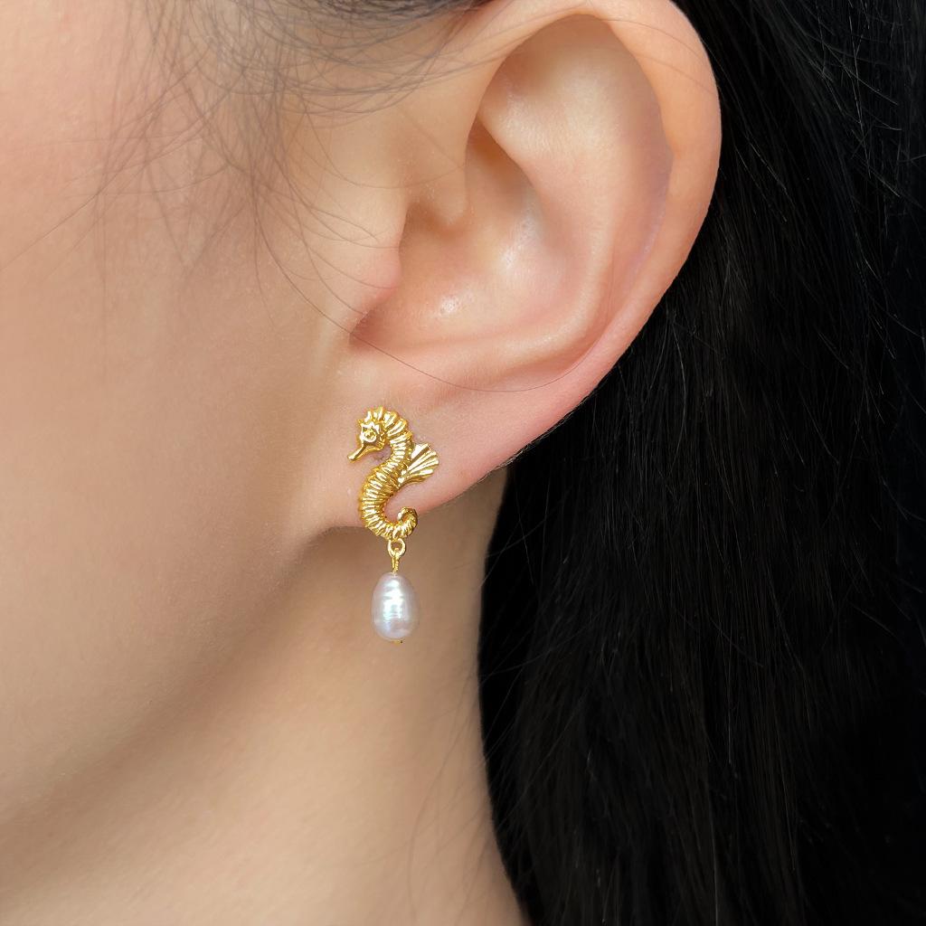 18K Gold Freshwater Pearl Seahorse Earrings - Ocean Series Niche Design