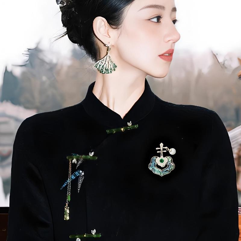 Ruyi Pipa Brooch, High-end Female Classical Style, National Trend Pearl Brooch, Cheongsam Corsage