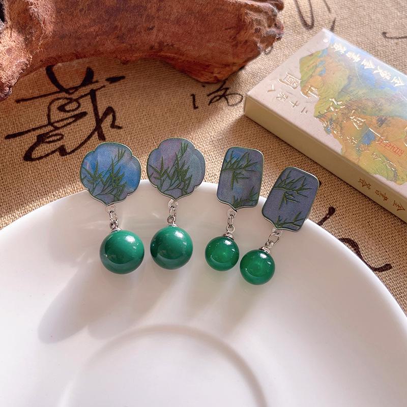 Геометрические серьги в современном китайском стиле с имитацией зеленого агата – национальный тренд, универсальный дизайн