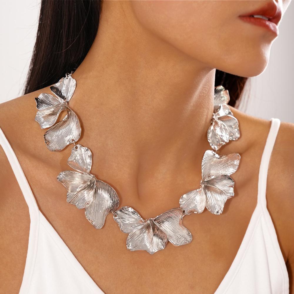 Золотистый цвет Цветок Чокер Ожерелье Панк Металлический Чокер Уникальное Неправильной Формы Лепестки Ожерелье для Женщин