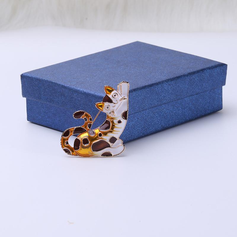 Милая брошь в виде капающей кошки, персонализированная модная и универсальная корейская ретро-брошь для корсажа с аксессуарами