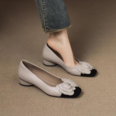 Французская камелия маленькие ароматные ветреные туфли-лодочки с неглубоким вырезом женские 2025 новые осенние универсальные на толстом каблуке маленькие кожаные туфли для通勤 ladyshoes