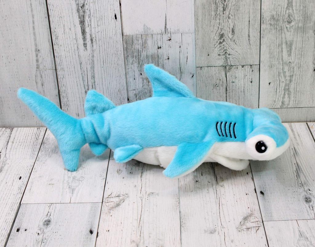 Снимите Ручная кукла Акула-молот