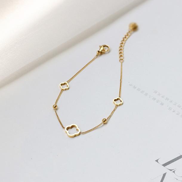 Простой браслет-ожерелье с четырьмя лепестками