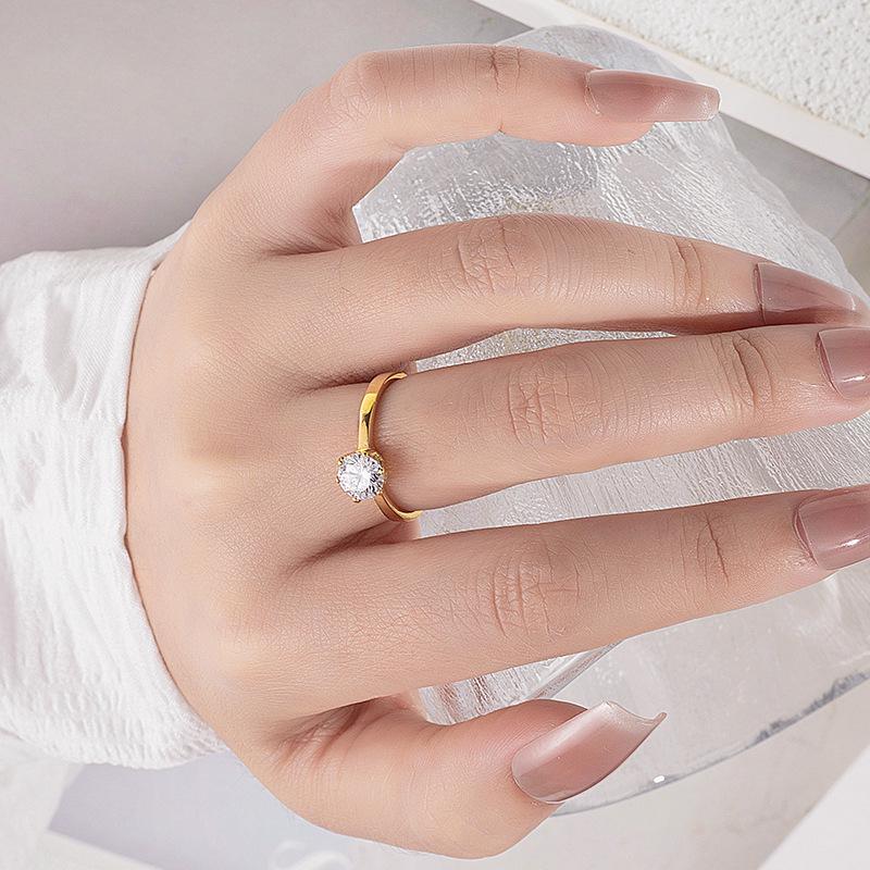Кольцо из титана с цирконом в корейском стиле с крапановой закрепкой: Элегантный свадебный дизайн 2023 года для женщин
