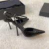Модные женские туфли на высоком каблуке 2025 весна новинка в стиле ночного клуба сексуальные со стразами лакированная кожа черные тонкие каблуки с ремешком на одно плечо