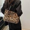 Теплая плюшевая сумка через плечо с леопардовым узором для путешествий, женская, большая вместимость, сумка-тоут с цепочным декором, винтажная мягкая сумка из искусственного меха с ручкой сверху