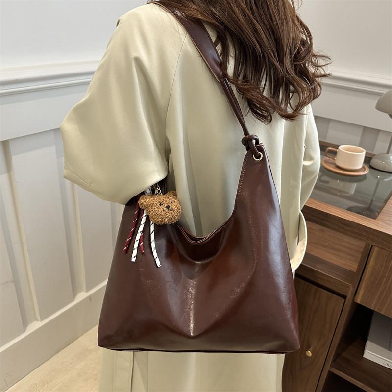 Large Tote Trendy Bag For Women With Minimalist Aesthetic And Convenient Phone Pocket