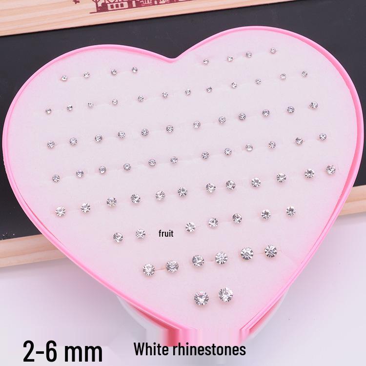 Набор акриловых серег-гвоздиков в форме сердца в пластиковой коробке