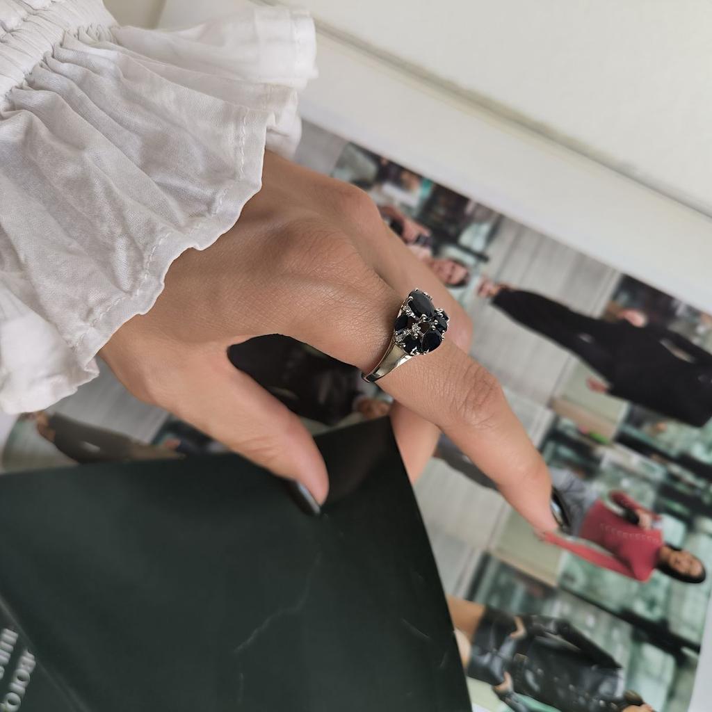 Серебряное кольцо с натуральным сапфиром 3.823ct, фианитами, вес изделия 4,03 гр (2180937)