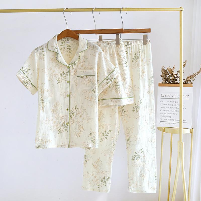 Spring / Summer Thin Cotton Double Gauze Pajamas Women's Short-sleeved Top + Shorts + Trousers Crepe 3-piece Home Service Suit
