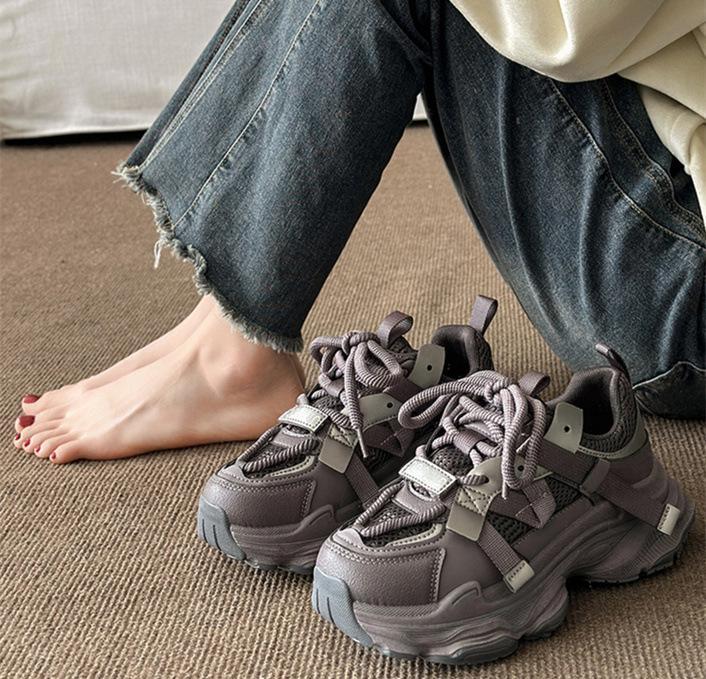 Обувь женская 2025 новая весна супер огонь жареная улица папины кроссовки женская платформа универсальная спортивная обувь