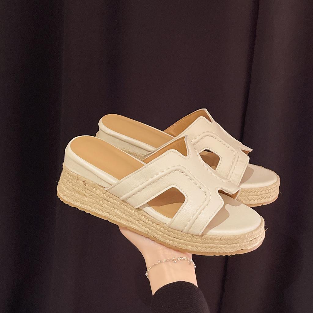 Толстая подошва на танкетке увеличивает рост и придает прохладу летним женским шлепанцам, новинка, с юбкой, босоножки-однословки на высоком каблуке для пляжа