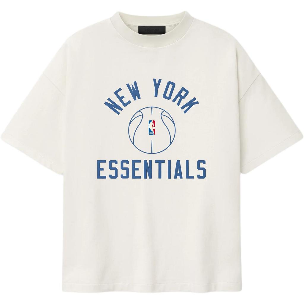 Fear of God Essentials Футболка Knicks x Barkley Hendricks 90-х Цвет слоновой кости Унисекс Топы Кремовый 125BH262208F