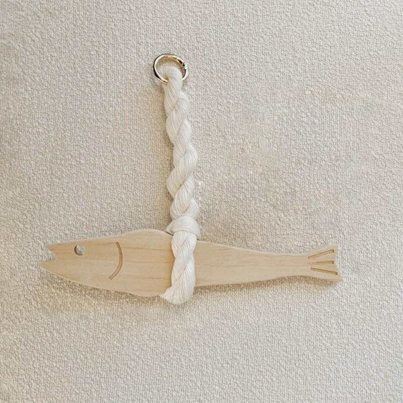 Handcrafts Wooden Fish Door Chimes Hanging Ornament with Bells Door Pendants for Home Office Decoration Wall Art Decors