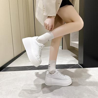 Женская обувь на толстой подошве с увеличением роста, повседневная спортивная обувь, небольшая обувь для студентов с легким увеличением роста, женские маленькие белые туфли