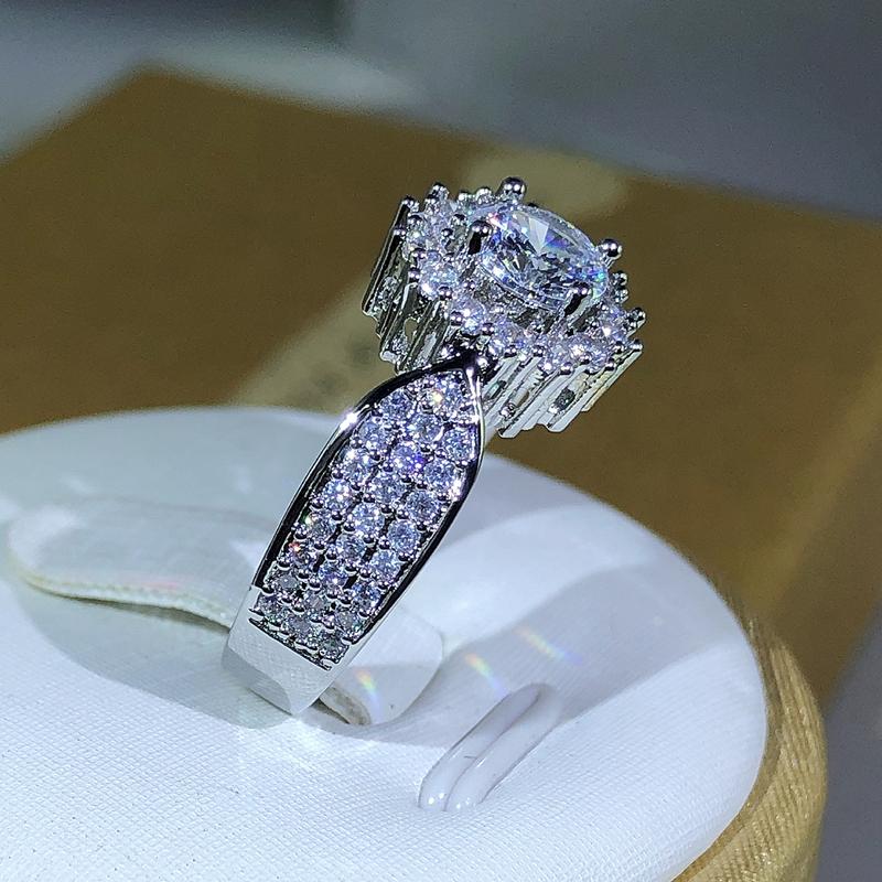 Новейшее Классическое Кольцо с Множеством Зубцов с Главным Белым Цирконом Серебряное для Женщин Вечеринка Кукис Вечеринка Ювелирное Изделие Подарок