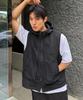 Не только для сегодня Жилет с капюшоном и 3D-карманами, с высоким воротником [Черный]