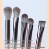 Cangzhou 5-Piece Eyeshadow Brush Set with Storage Bucket – Strong Grip, Minimal Powder Absorption & No Flyaway Powder