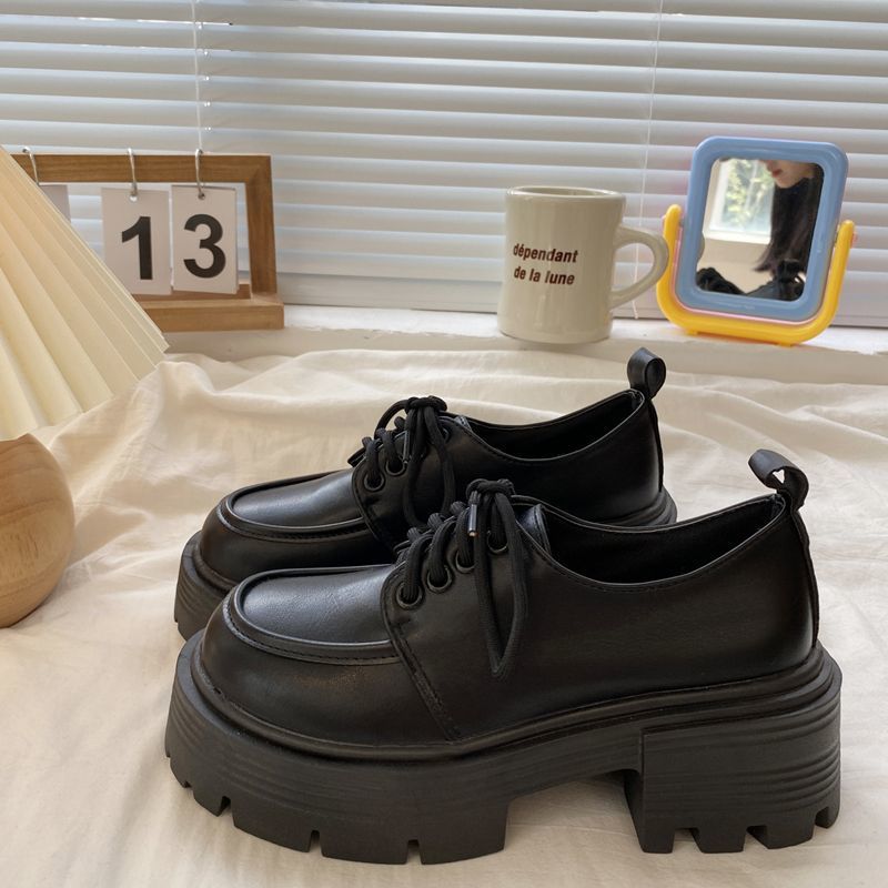 Ретро британский стиль маленькие кожаные туфли для женщин весна и осень новые универсальные туфли Mori черного цвета на толстой подошве увеличивающие рост кексы