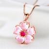 Подвеска из розового кварца в форме сердца с персиковыми цветами и розовыми бриллиантами