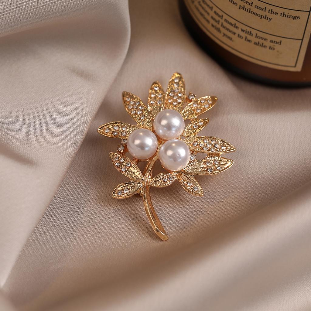 Pearl Leaf Rhinestone Brooch High-end Light Luxury Coat Pin Sweater Accessory Brooch