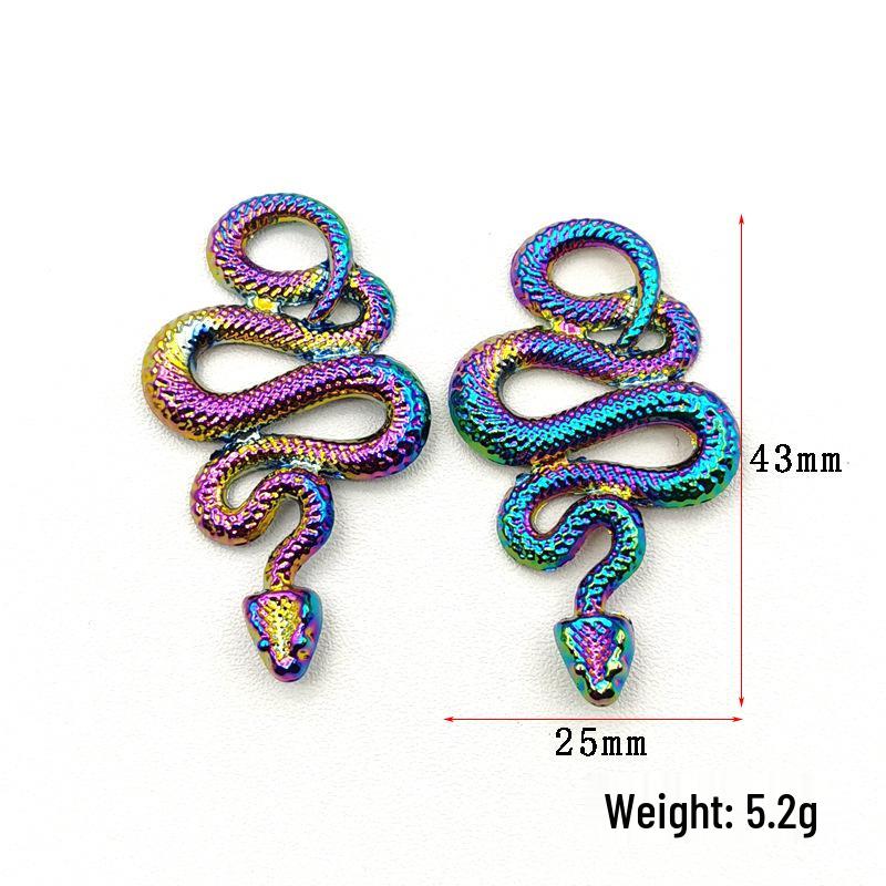 Переливающийся кулон из античного серебра с питоном