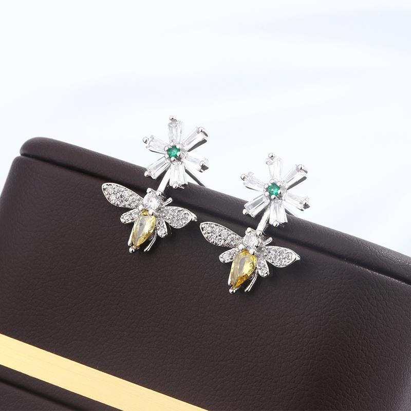 Корейская версия ювелирных изделий Серьги Zouju с микровставками из циркона, желтого бриллианта, пчелы и цветка, повседневные универсальные женские серьги, взорванные