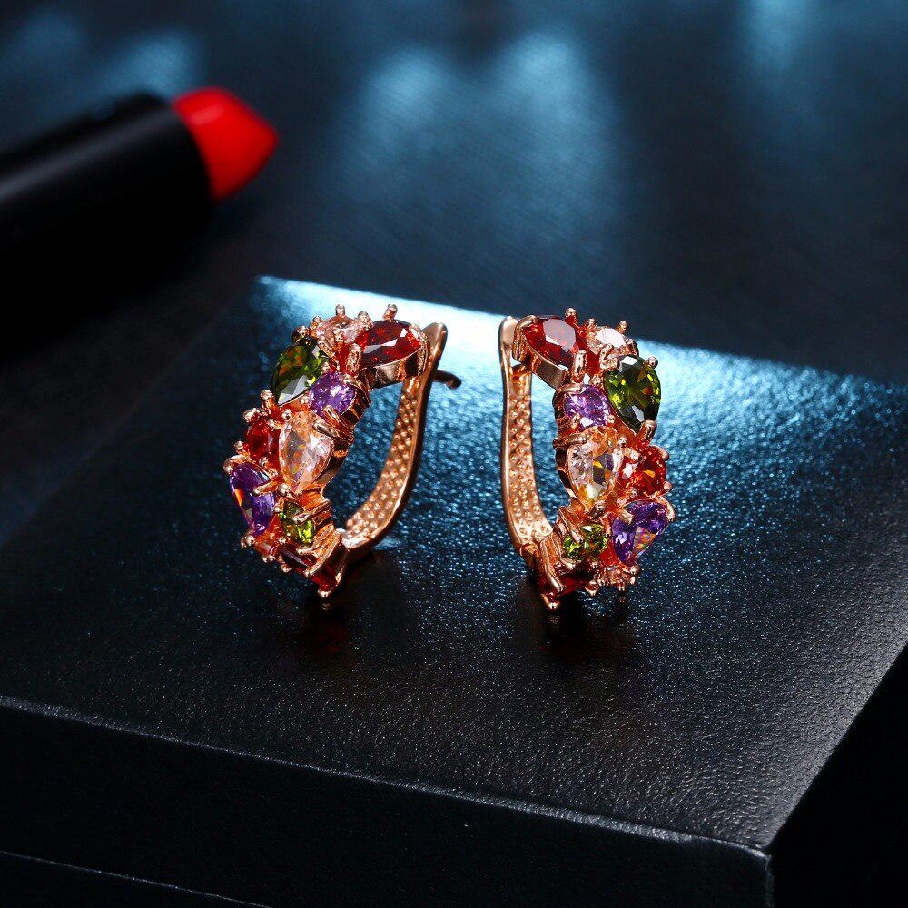 Красочные серьги с разноцветными камнями