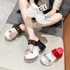 2021 Новая летняя мода Женские сандалии на танкетке Пляжные повседневные Женские туфли на платформе с открытым носком Женские универсальные сандалии со стразами