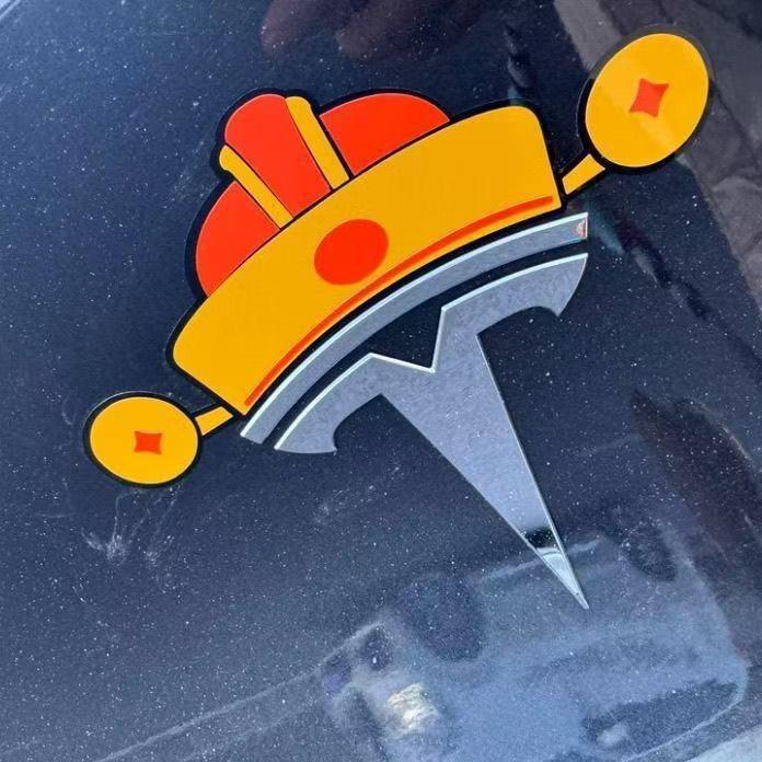 Рождественские наклейки в виде шапки Санты для Tesla Model 3/Y: Передний логотип 3D Милое украшение.