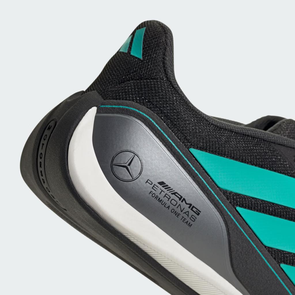 Adidas FEROZA BASE MER - Mercedes AMG - Petronas F1 Team Повседневная обувь - Adidas JQ3273