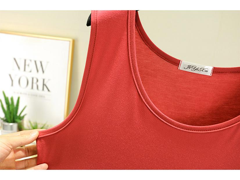 Женская свободная модальная майка средней длины без рукавов на лето