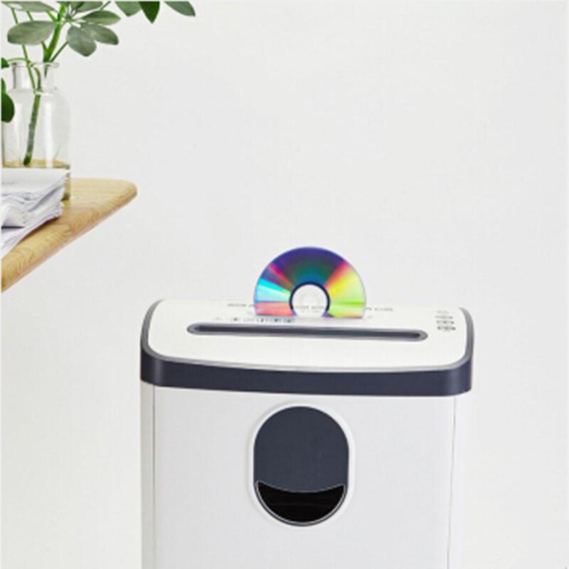 M&G AEQ96704 High-Security Strip-Cut Shredder CN plug (adapter included)