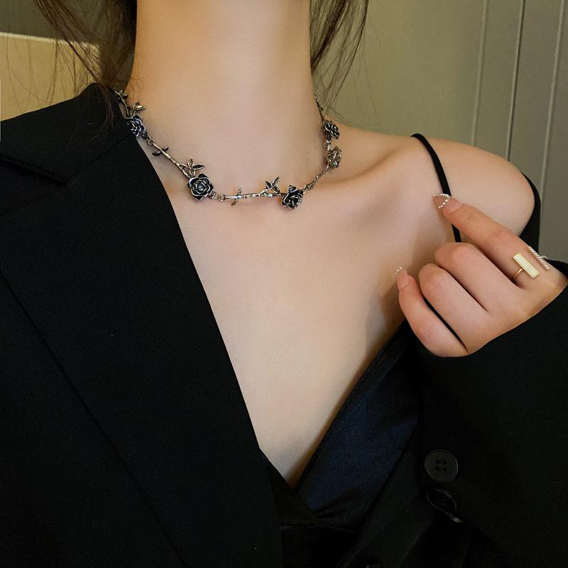 GemChic Women's Retro Camellia Flower Leaf Collarbone Necklace Personalized Clavicle Chain Birthday Christmas Jewelry Gift