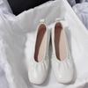 Огромные мягкие и удобные~ Кожаные балетки Корейская версия простые и универсальные круглый носок Дуду темперамент мелкий вырез одинарная обувь ленивые туфли