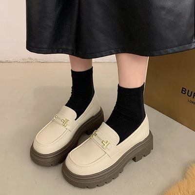 Женские лоферы 2025 новая весна и осень платформа ретро однопедальные маленькие кожаные туфли британский стиль черные форменные jk одинарные туфли