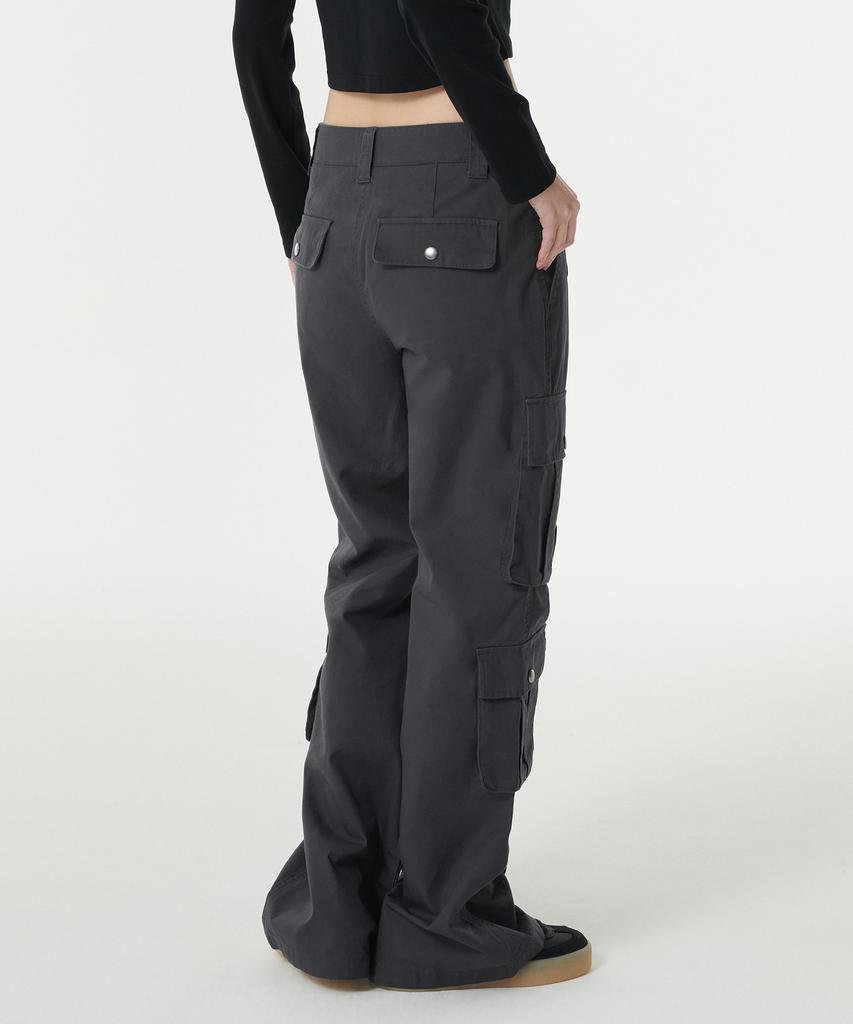 MUSINSA STANDARD WOMAN Women'S Semi-Bootcut Utility Cargo Pants [Dark Grey]